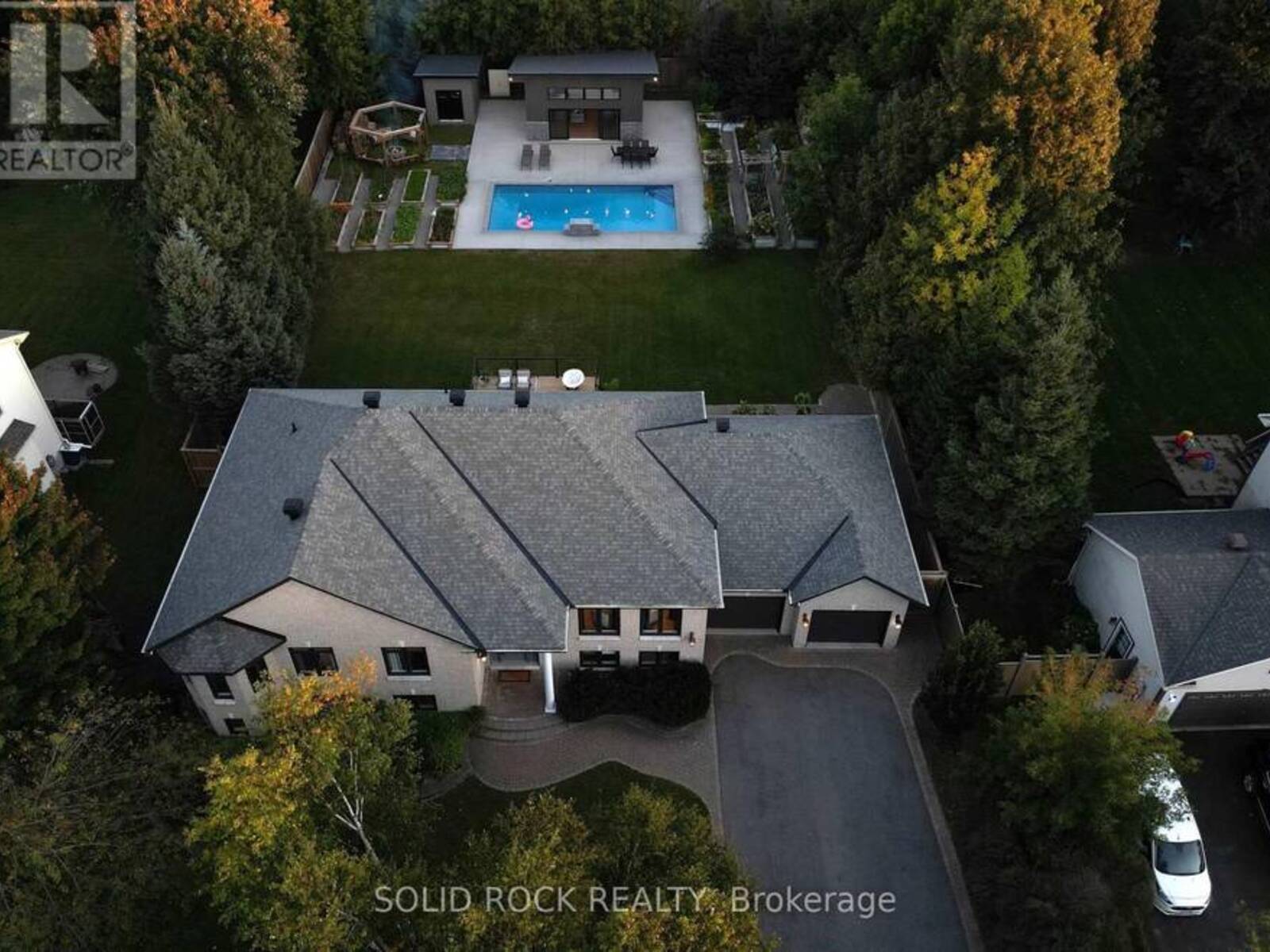 7040 DONWEL DRIVE, Ottawa, Ontario K4P 1M7