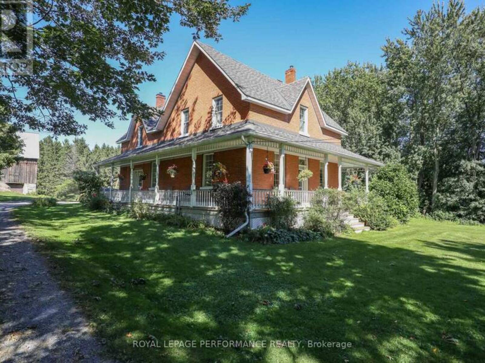 8253 RUSSELL ROAD, Ottawa, Ontario K4B 1J1