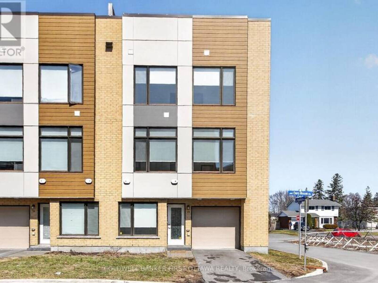 77 CHERRY BLOSSOM PRIVATE, Ottawa, Ontario K2H 6Z9
