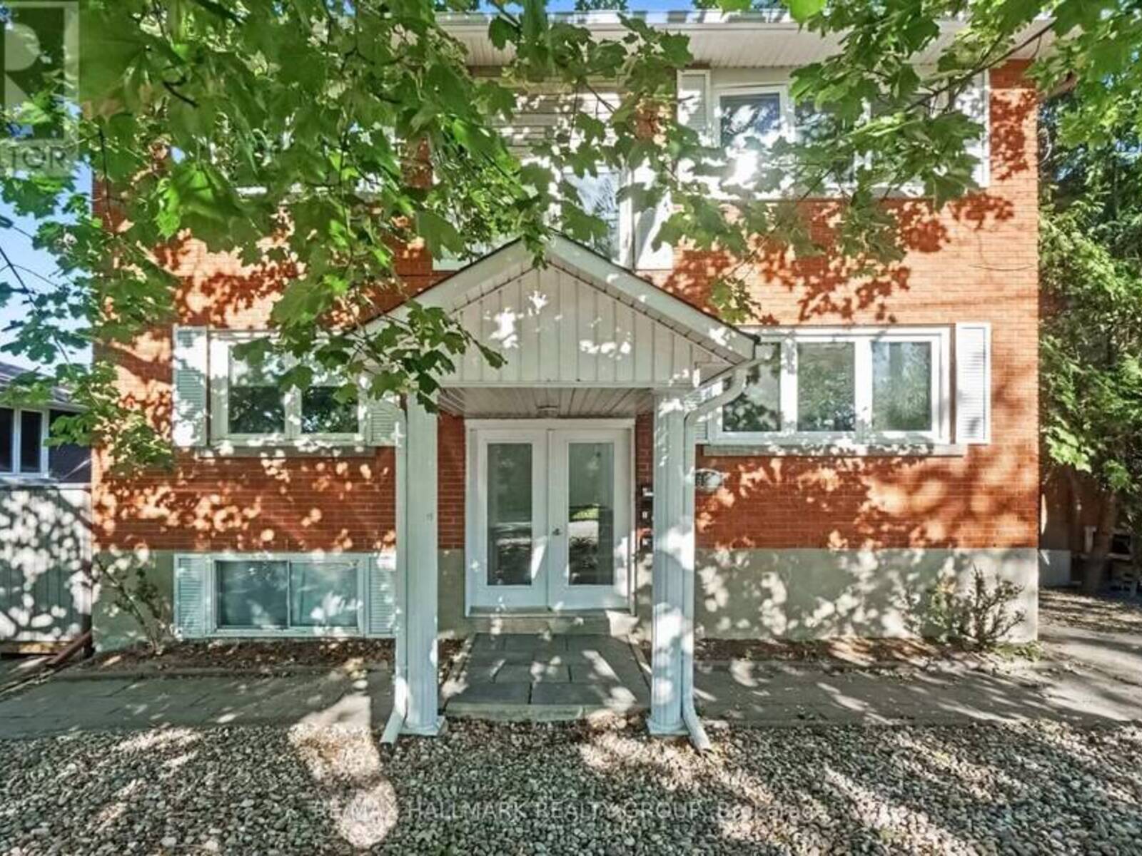 657 GOLDEN AVENUE, Ottawa, Ontario K2A 2G3