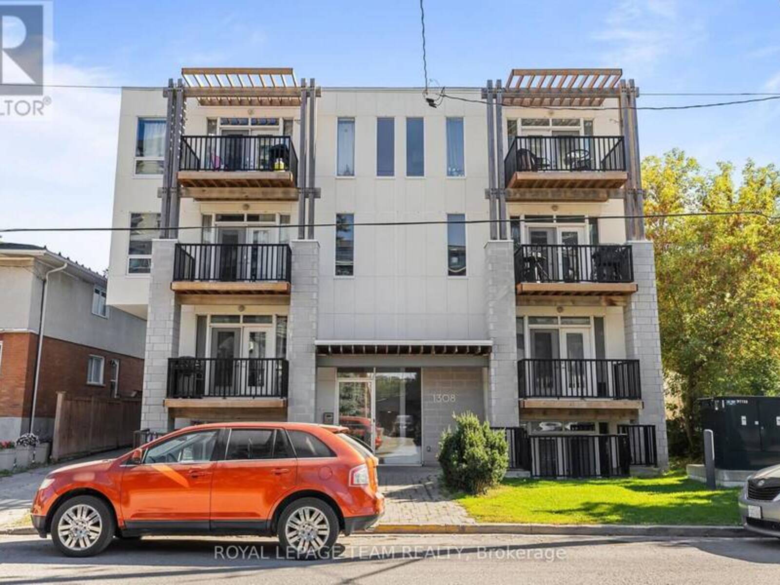 301 - 1308 THAMES STREET, Ottawa, Ontario K1Z 7N4
