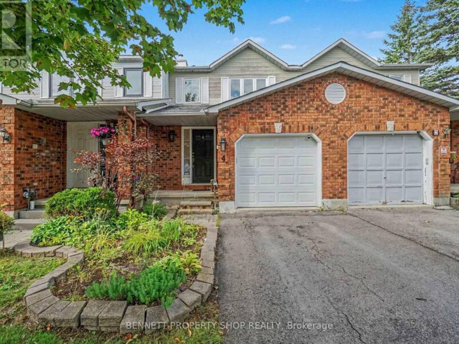 4 WINNEGREEN COURT, Ottawa, Ontario K1G 5P3