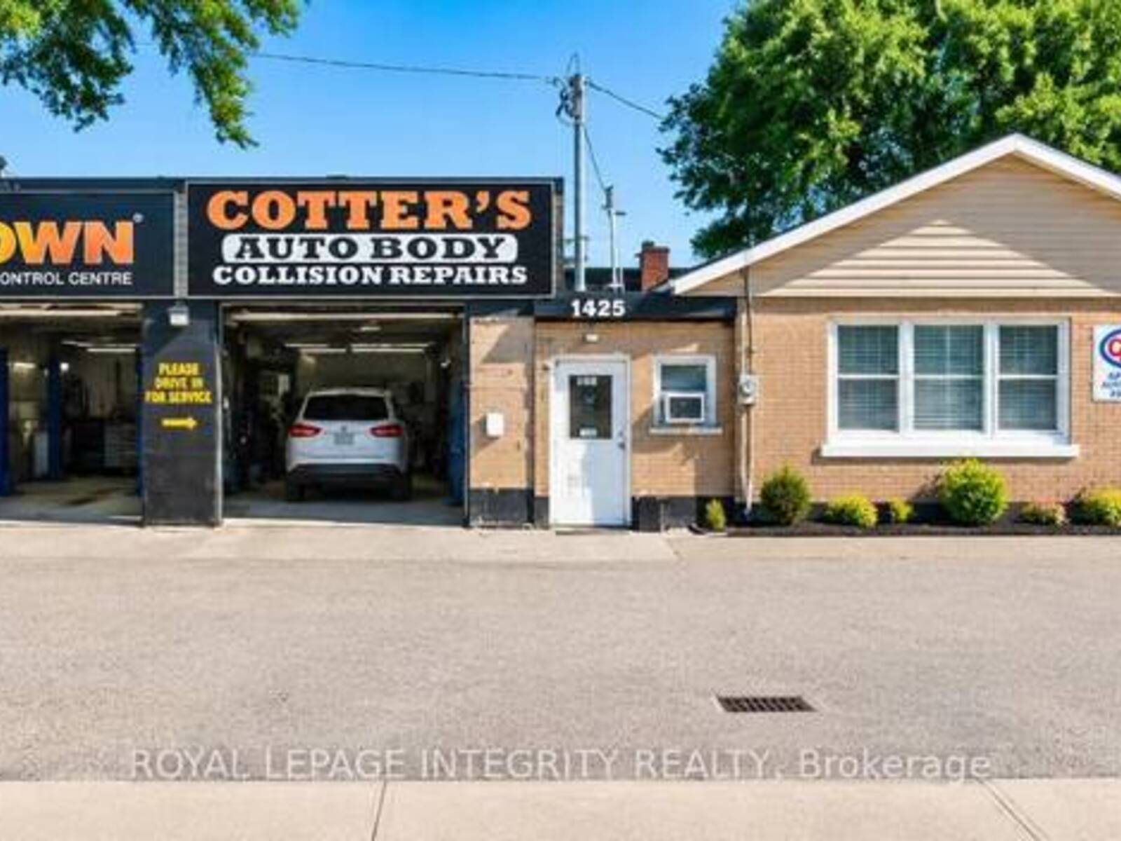 1425 WOODROFFE AVENUE, Ottawa, Ontario K2G 1V9