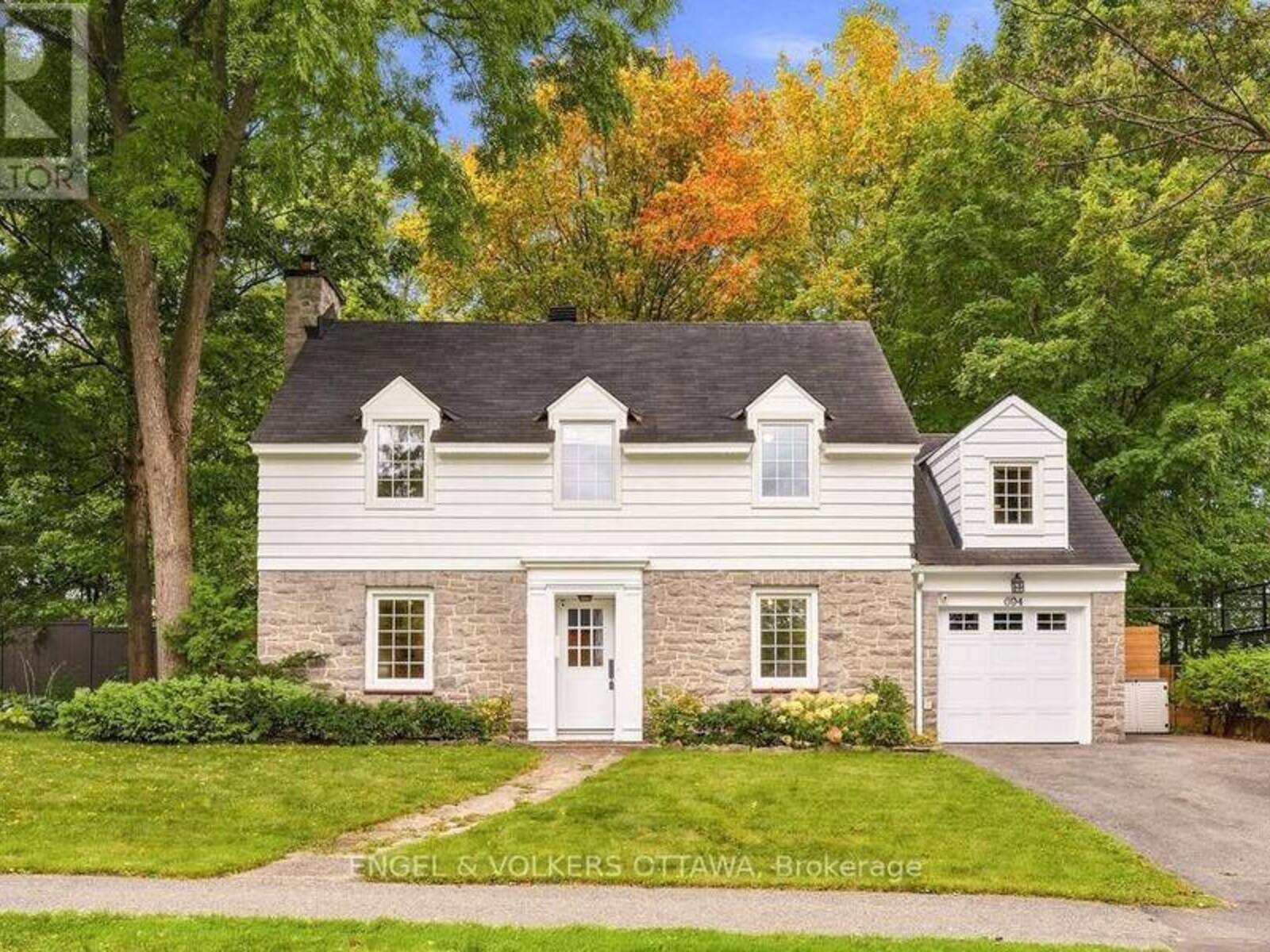 694 ISLAND PARK DRIVE, Ottawa, Ontario K1Y 0B7