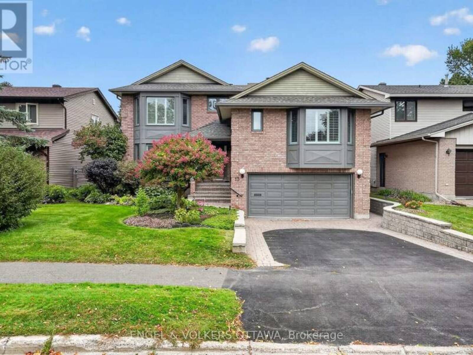 13 LYNHURST AVENUE, Ottawa, Ontario K1V 9W8