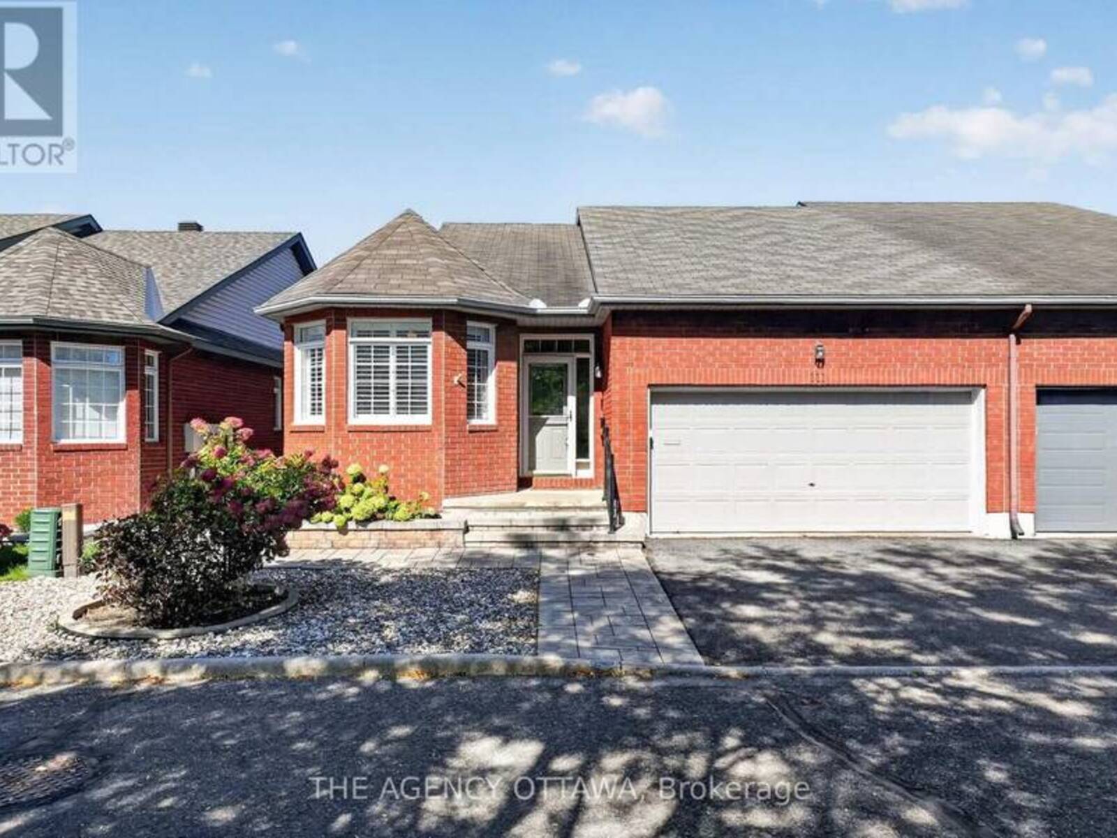 111 BARTLETT PRIVATE, Ottawa, Ontario K1V 2A9