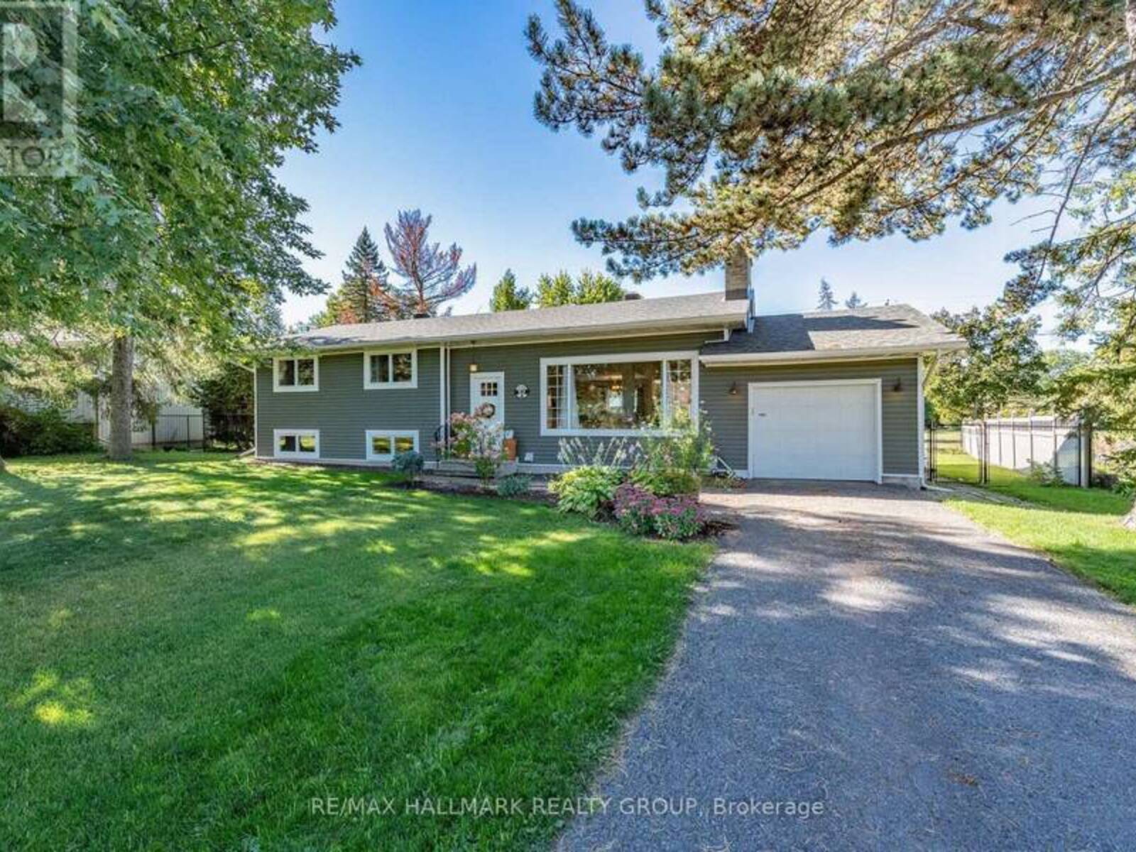 63 CHERRYWOOD DRIVE, Ottawa, Ontario K2H 6H1