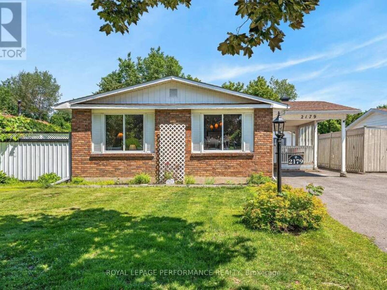 2179 ERINBROOK CRESCENT, Ottawa, Ontario K1B 4J7
