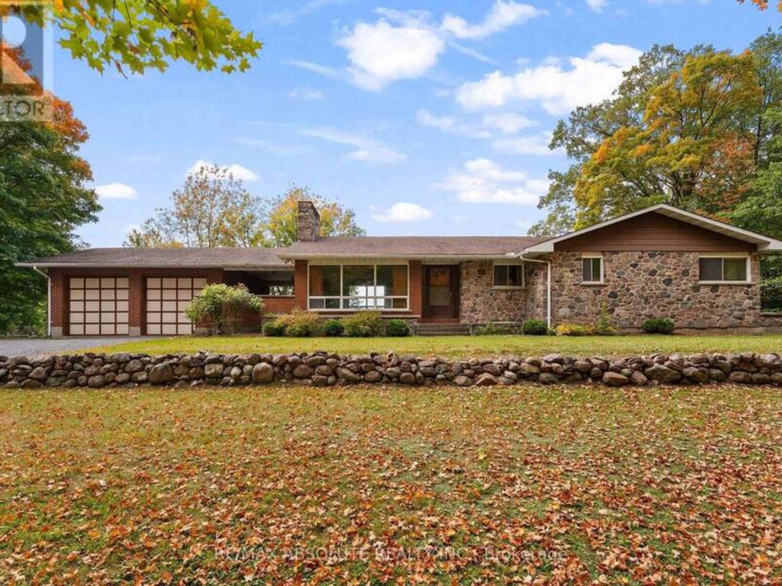 327 NIEMAN DRIVE, Arnprior, Ontario K7S 3G8
