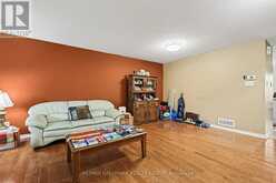 118 HOLLOWBROOK DRIVE | Ottawa Ontario | Slide Image Four