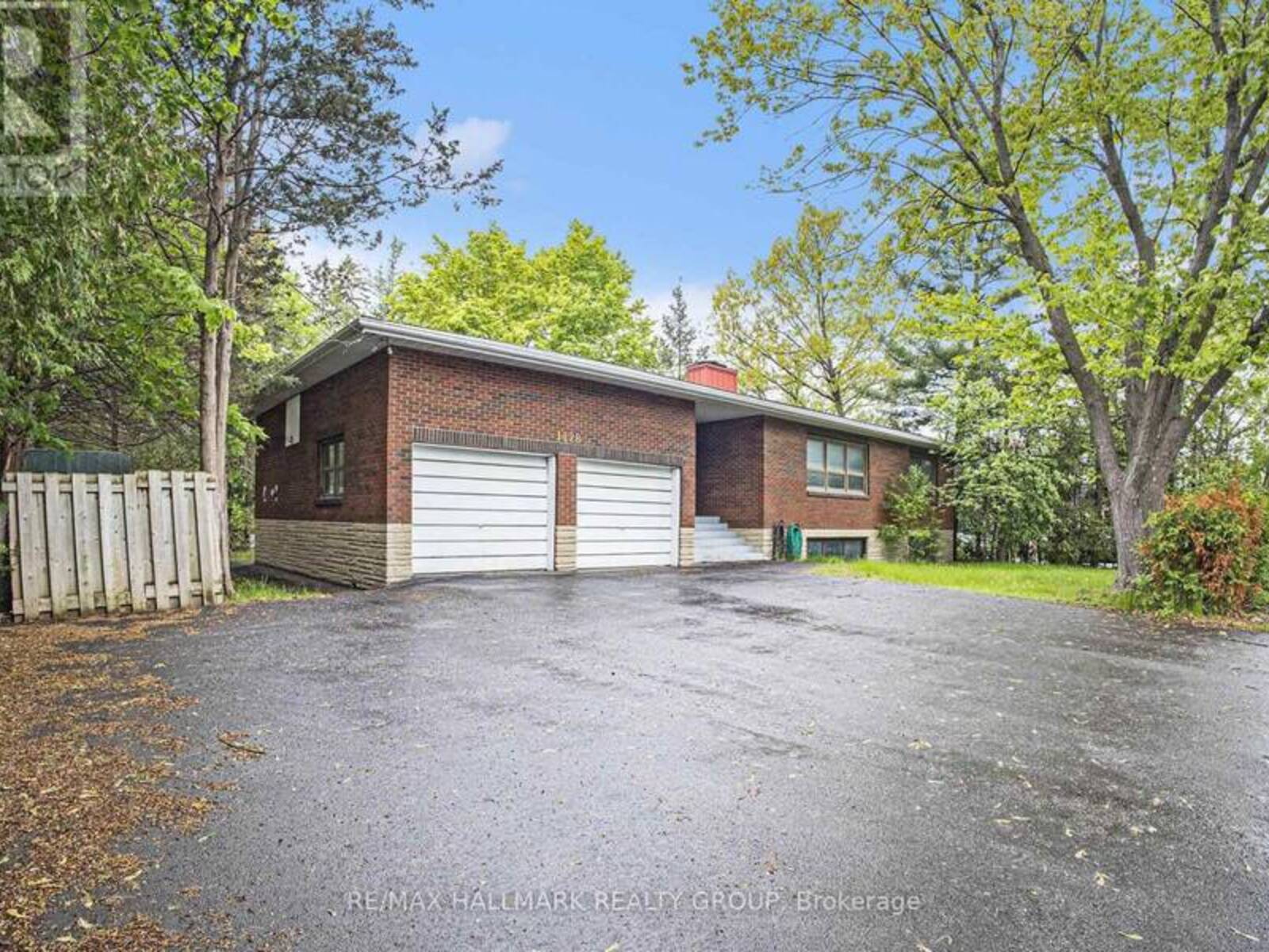1128 CUMMINGS AVENUE, Ottawa, Ontario K1J 7R8
