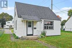 19 CHURCHILL CRESCENT | Smiths Falls Ontario | Slide Image Three