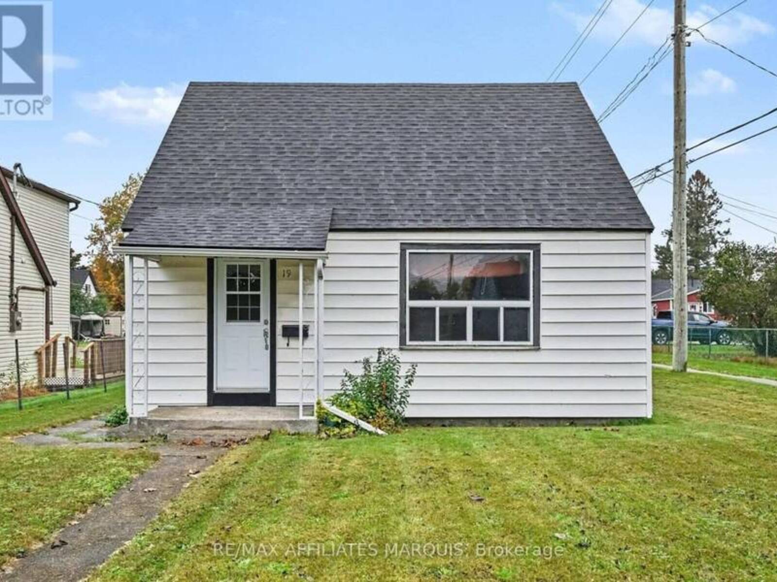 19 CHURCHILL CRESCENT, Smiths Falls, Ontario K7A 3H3