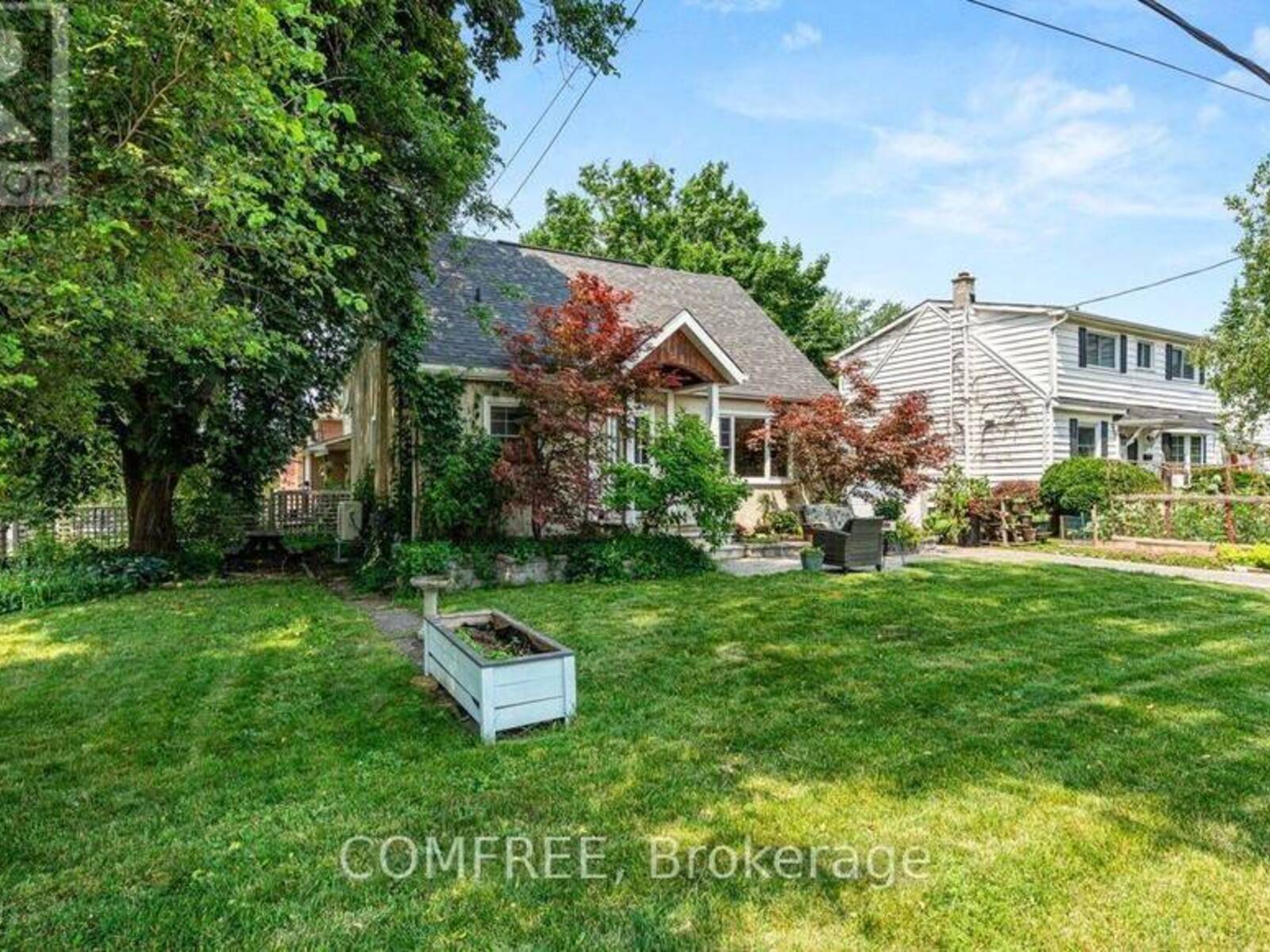 421 GREENWOOD AVENUE, Ottawa, Ontario K2A 0X5