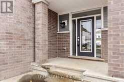 77 HACKAMORE CRESCENT | Ottawa Ontario | Slide Image Five