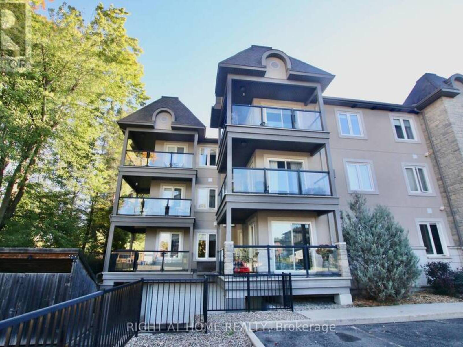 301 - 2 WARNER STREET, Russell, Ontario K4R 0B5