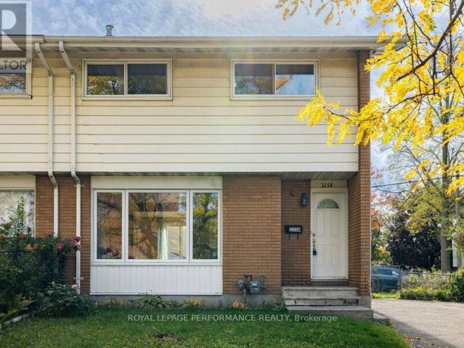2258 RUSSELL ROAD, Ottawa, Ontario K1G 1B4