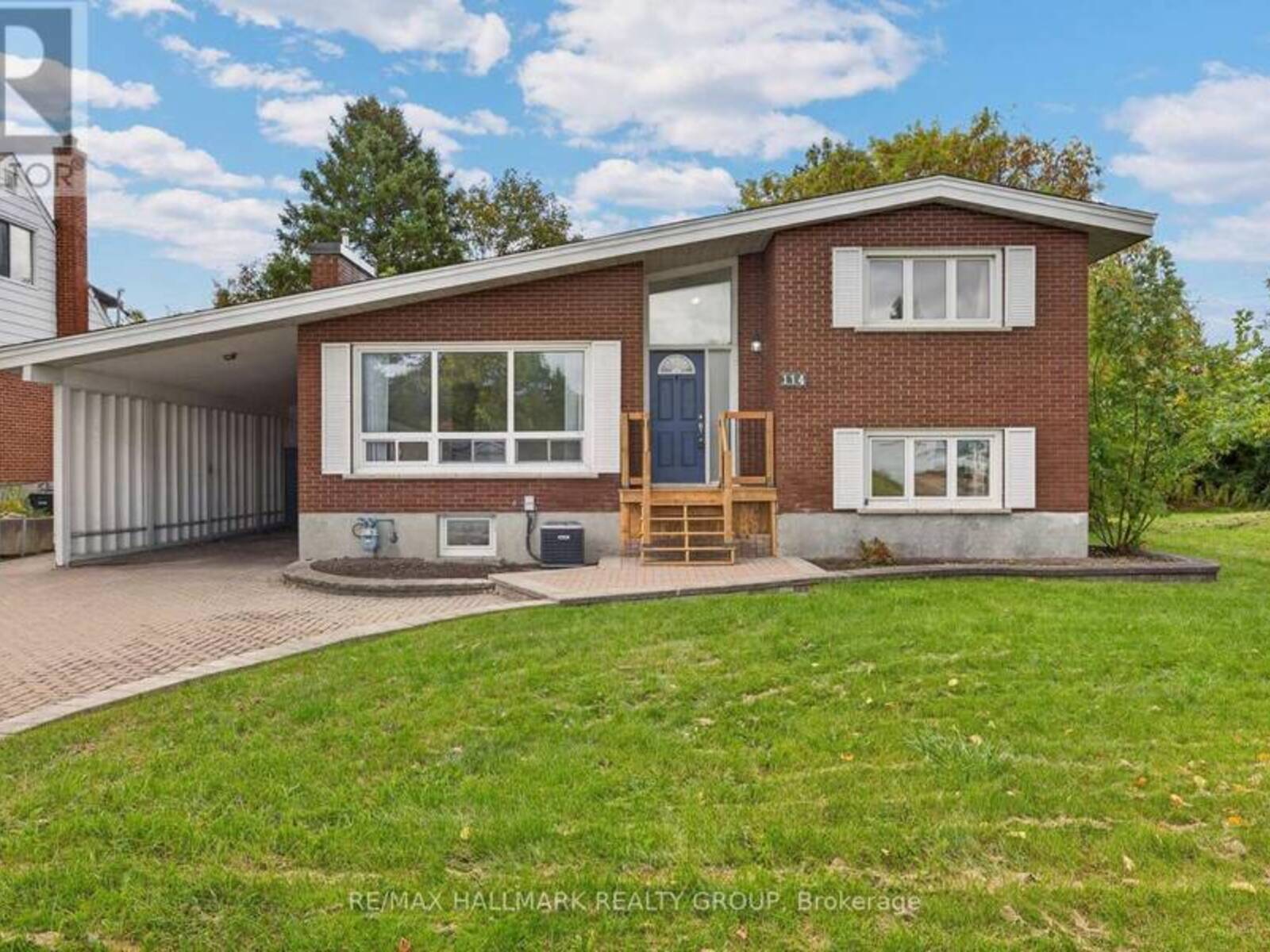 114 MEADOWLANDS DRIVE W, Ottawa, Ontario K2G 2R8