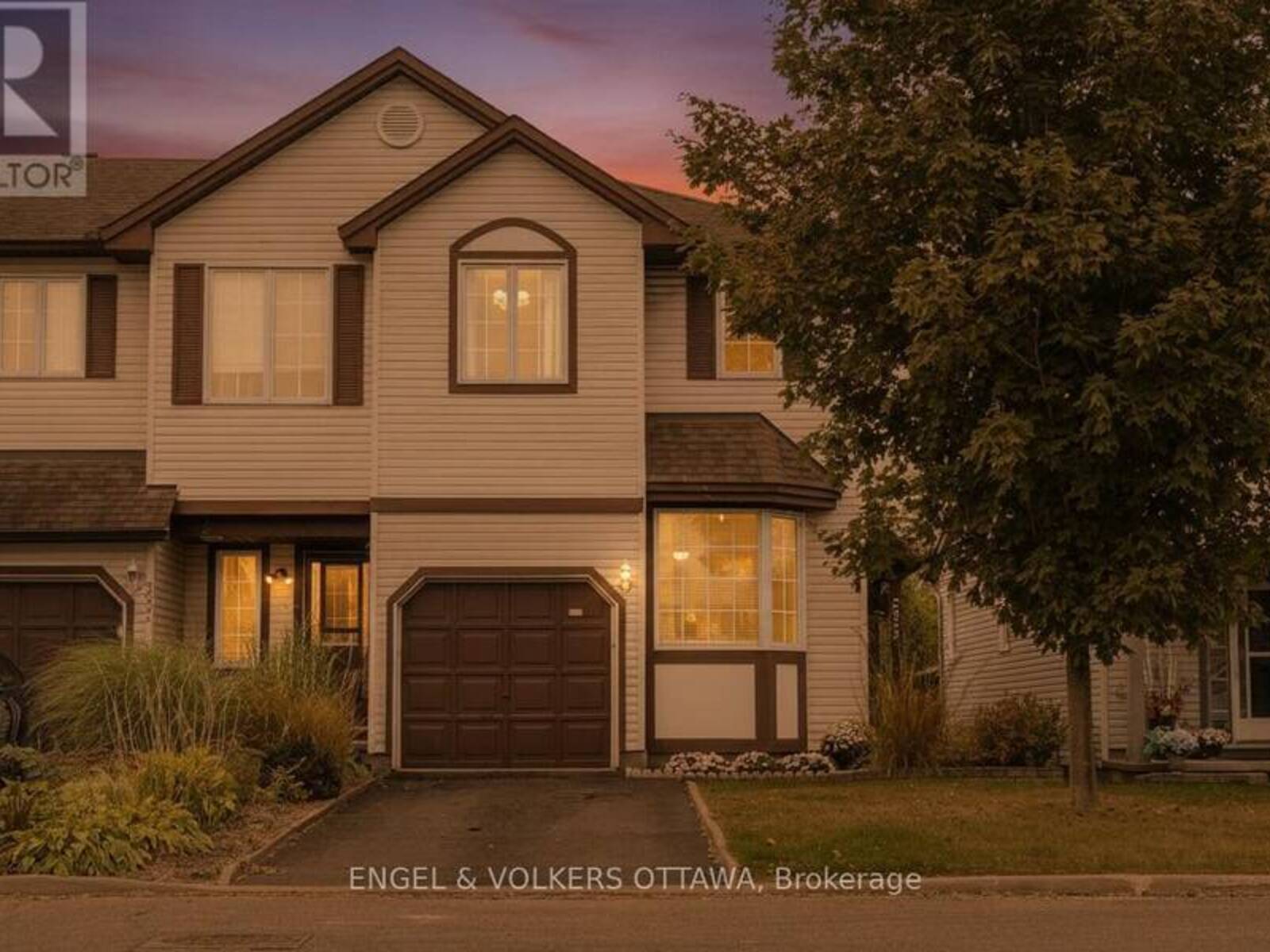 2032 AVENUE P, Ottawa, Ontario K1G 6G7