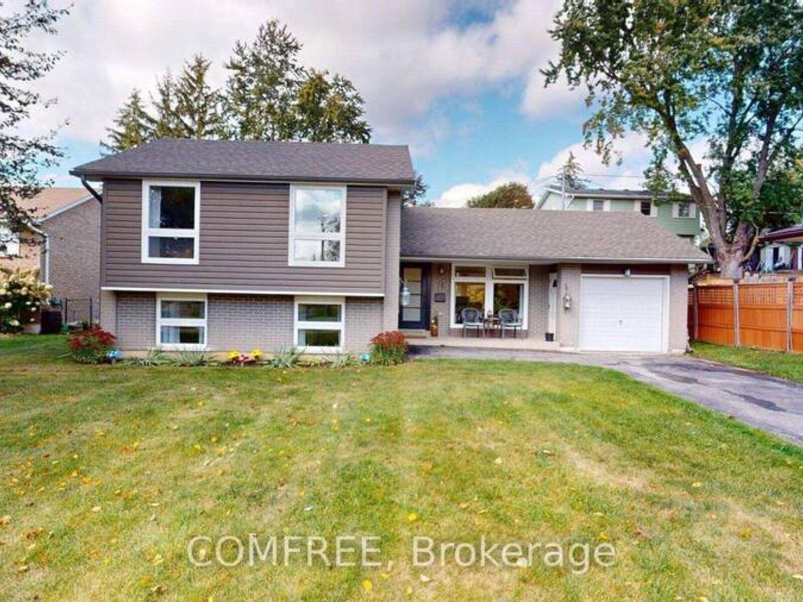 73 ELIZABETH DRIVE, Halton Hills, Ontario L7J 1B4