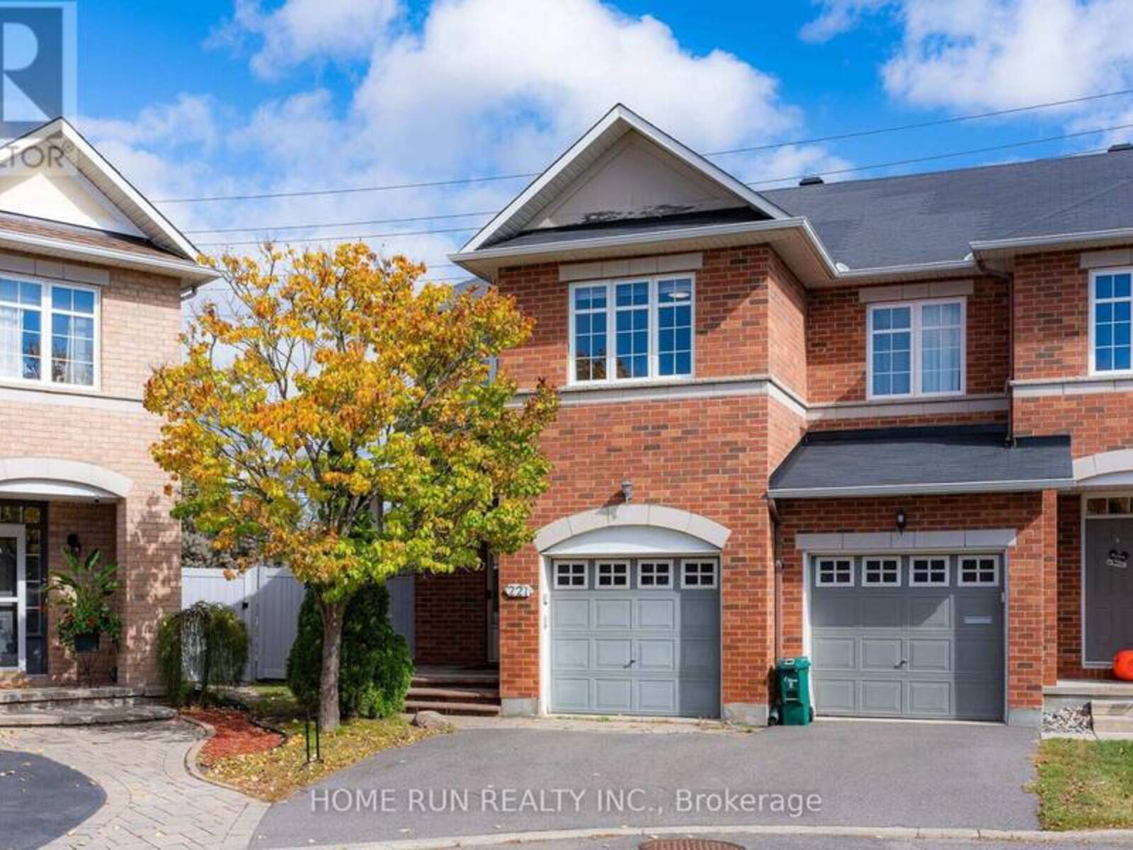 221 ROYAL GALA PRIVATE, Ottawa, Ontario K1B 1C7