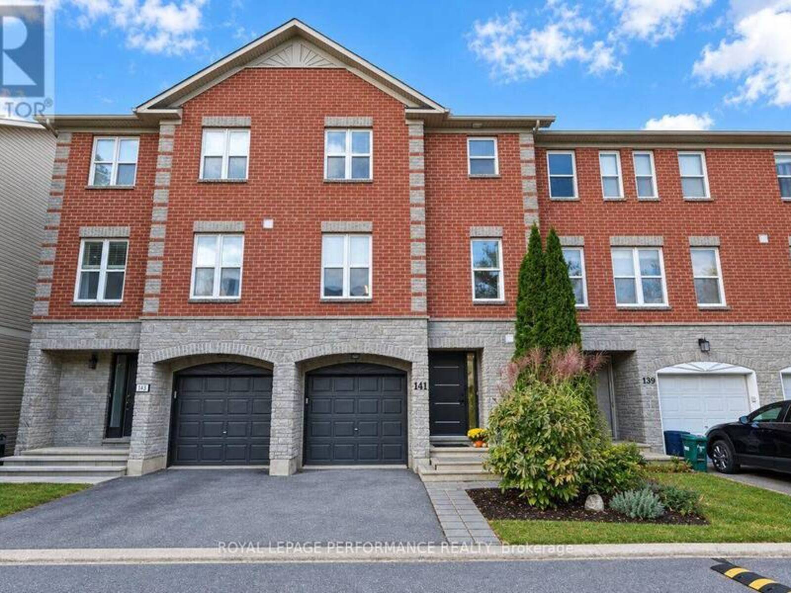 141 ARCOLA PRIVATE, Ottawa, Ontario K1K 4W9