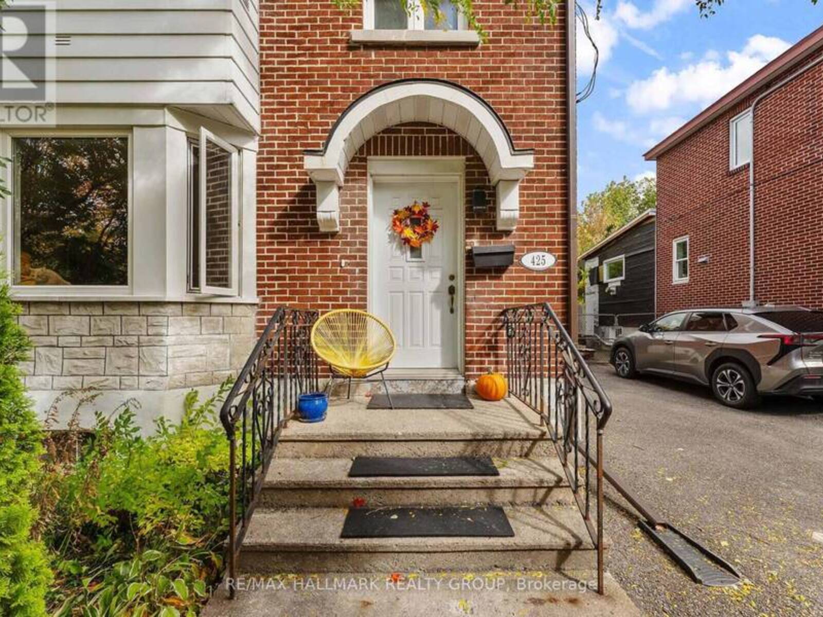 425 CHAPEL STREET, Ottawa, Ontario K1N 7Z7