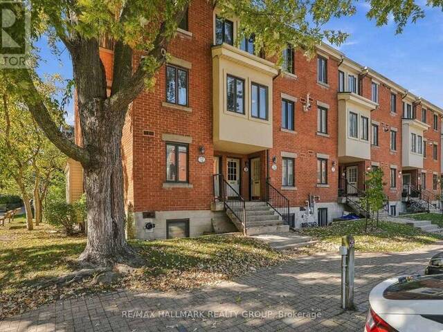 28 CRISPIN PRIVATE Ottawa Ontario, K1K 2T8 - 2 Bedrooms Condo For Sale