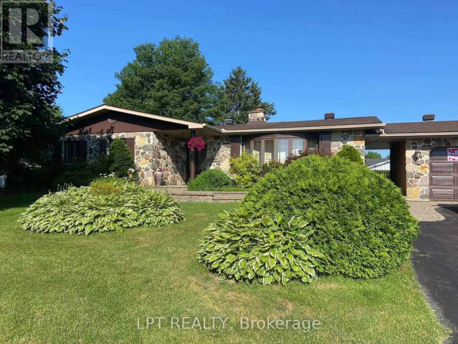 10 ORCHARD STREET, Hawkesbury, Ontario K6A 2V7
