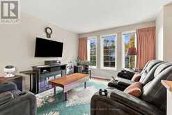 64 WHALINGS CIRCLE | Ottawa Ontario | Slide Image Thirteen
