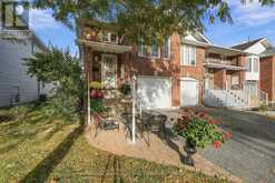 64 WHALINGS CIRCLE | Ottawa Ontario | Slide Image Three