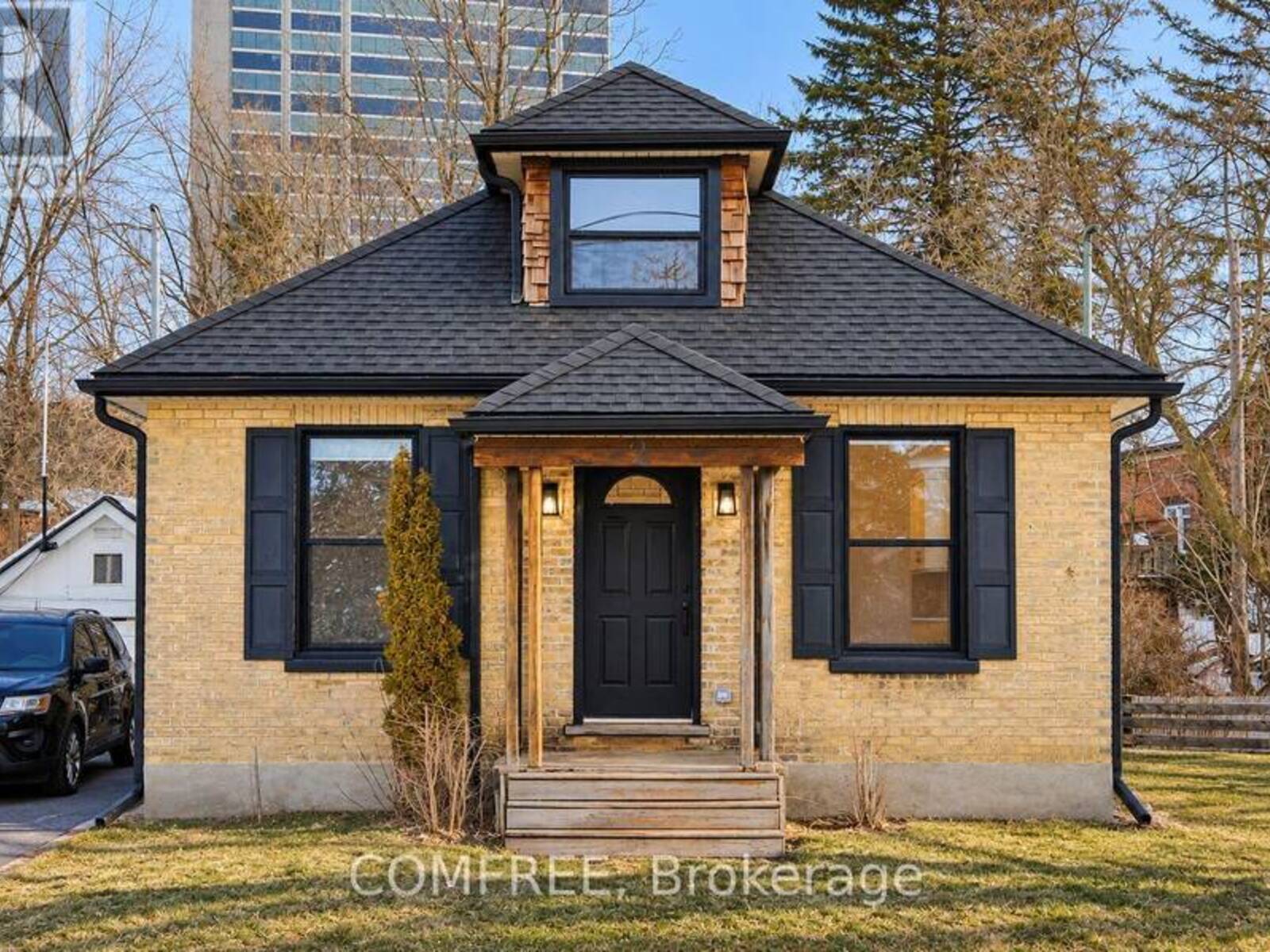 2 ESSON STREET, Kitchener, Ontario N2M 2T9