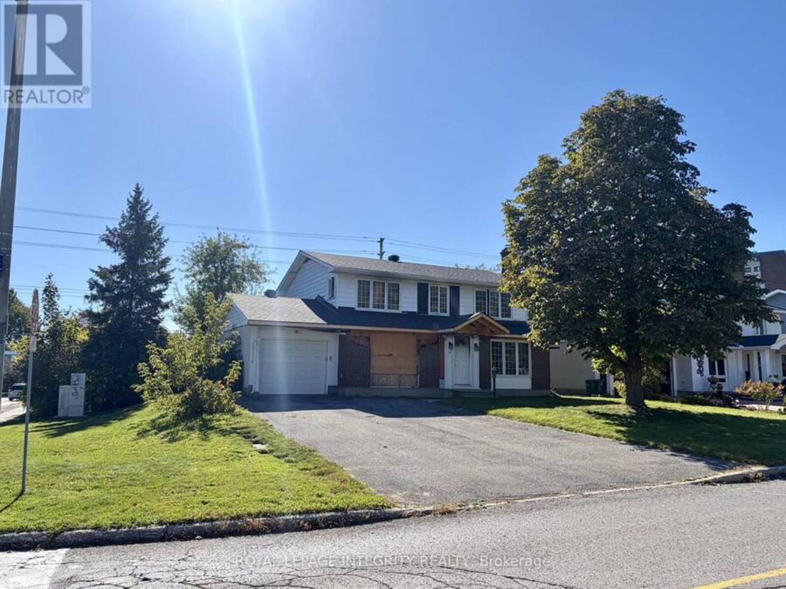 79 BEAVER RIDGE, Ottawa, Ontario K2E 6E2