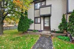 7866 JEANNE D'ARC BOULEVARD | Ottawa Ontario | Slide Image Three