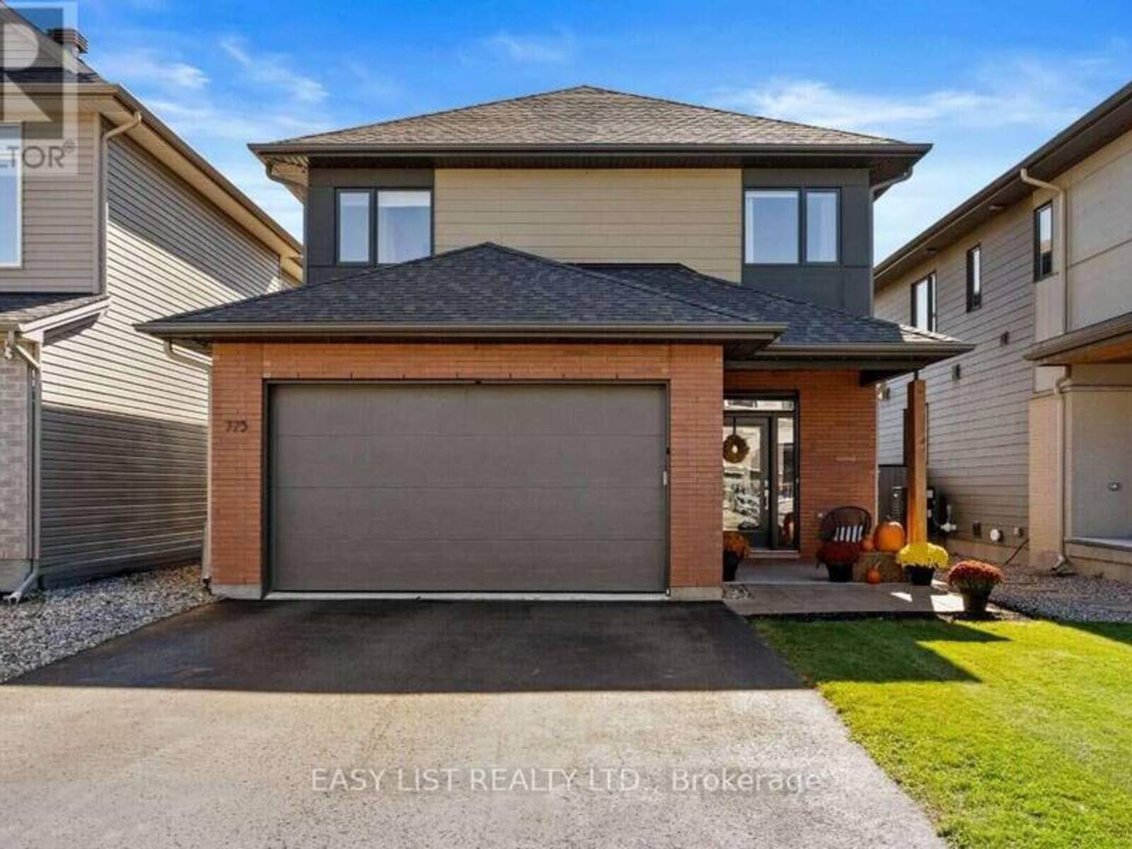 775 CARNELIAN CRESCENT, Ottawa, Ontario K1X 0A8