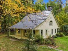 2207 PLEASANTVIEW COURT Ottawa Ontario, K4C 1H7