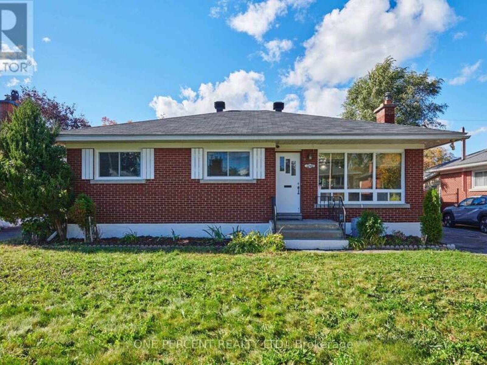 1240 FIELD STREET, Ottawa, Ontario K2C 2R2