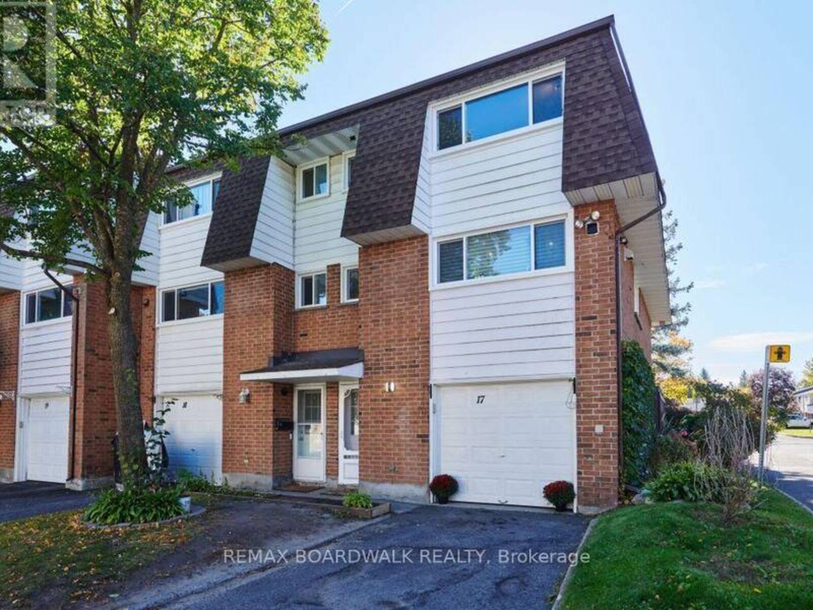 17 - 2296 ORIENT PARK DRIVE, Ottawa, Ontario K1B 4N6