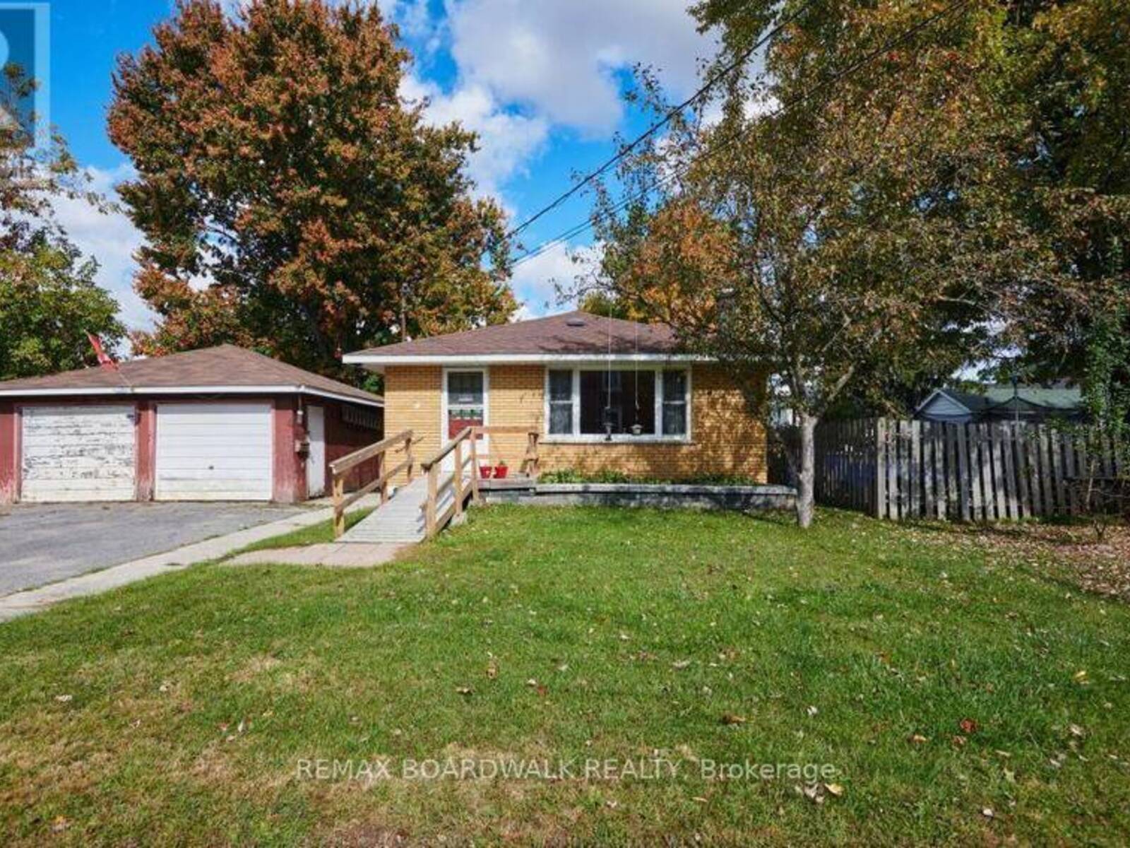4 DAVIDSON STREET W, Smiths Falls, Ontario K7A 4J6