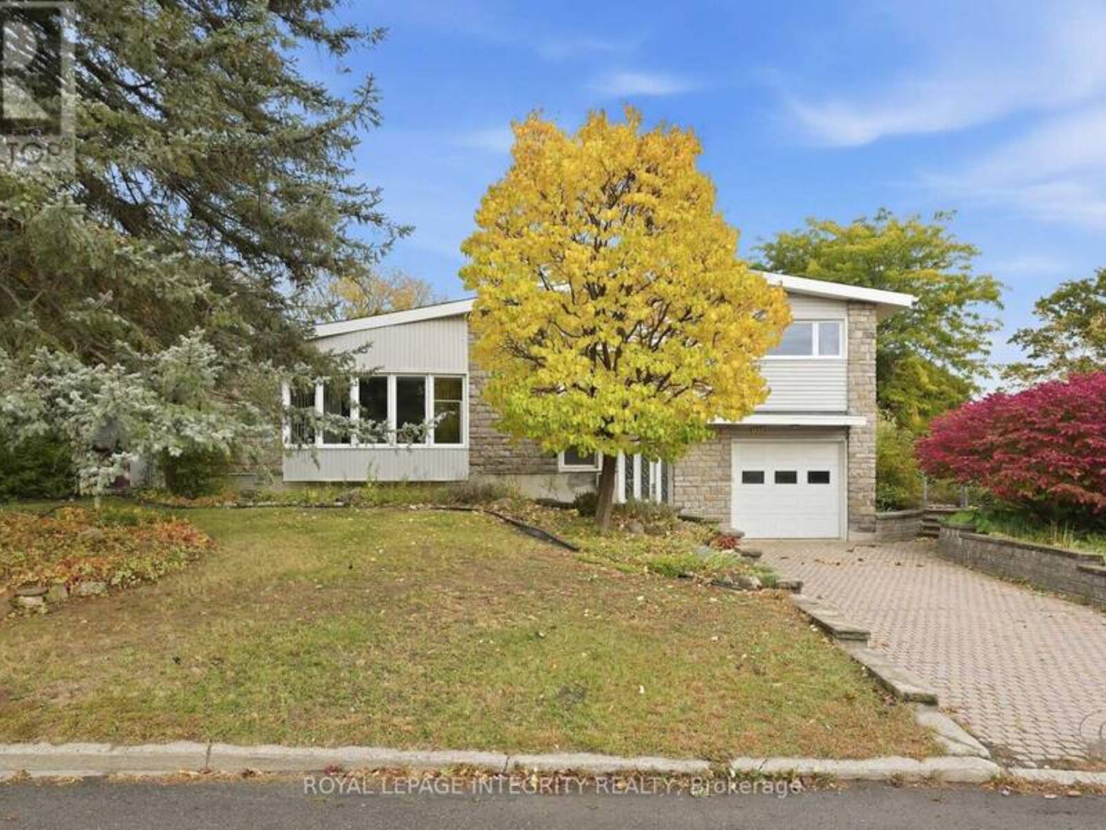 1861 APPLEFORD STREET, Ottawa, Ontario K1J 6T5