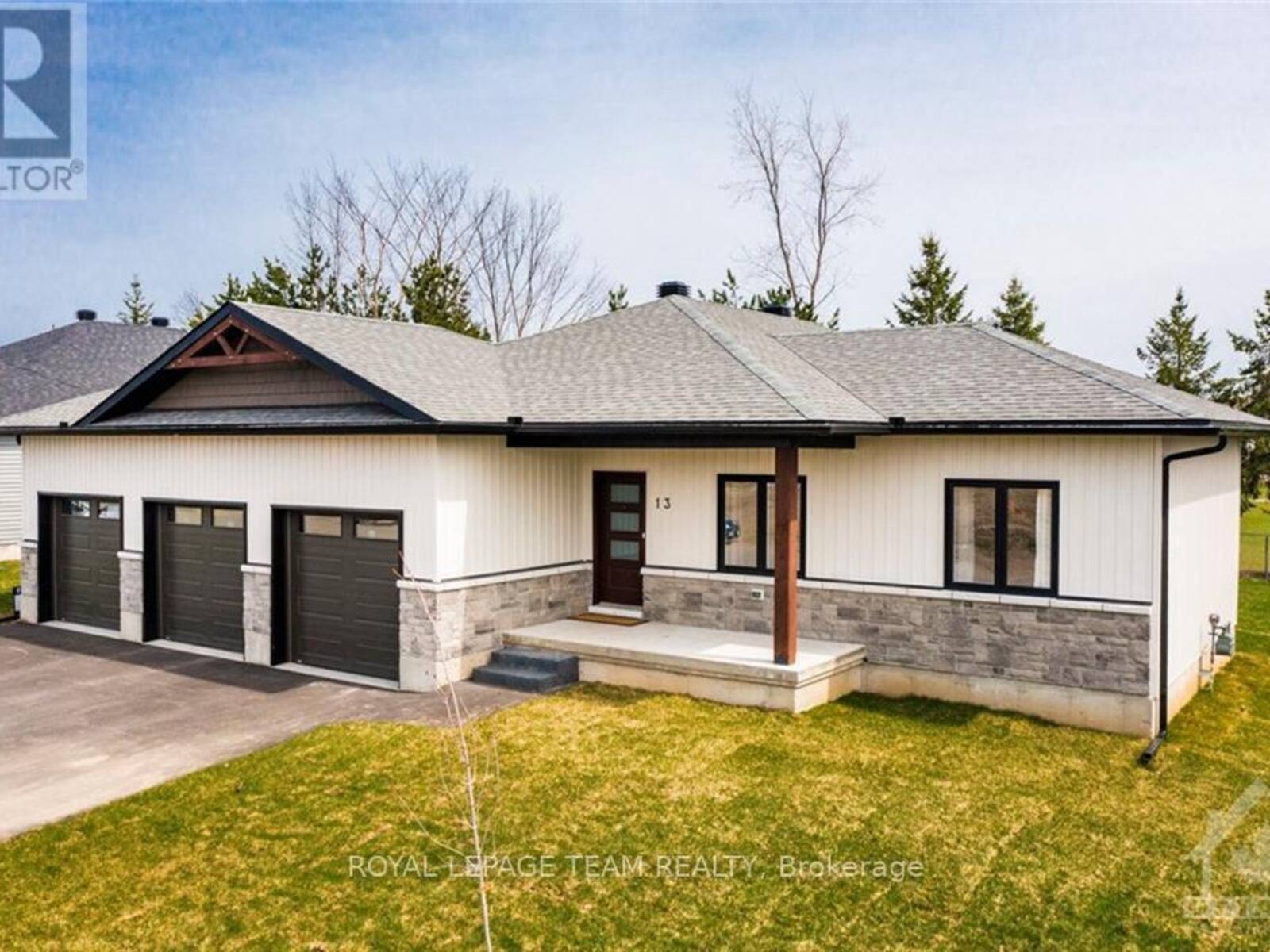 13 MORRISON DRIVE, Cobden, Ontario K0J 1K0
