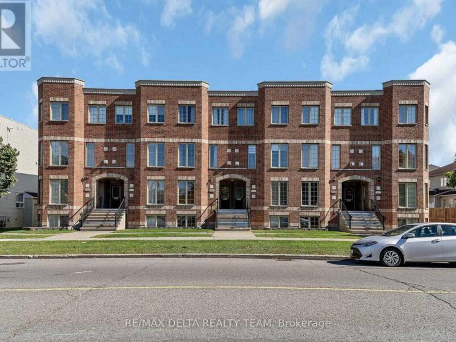 900 LONGFIELDS DRIVE, Ottawa, Ontario K2J 5K6