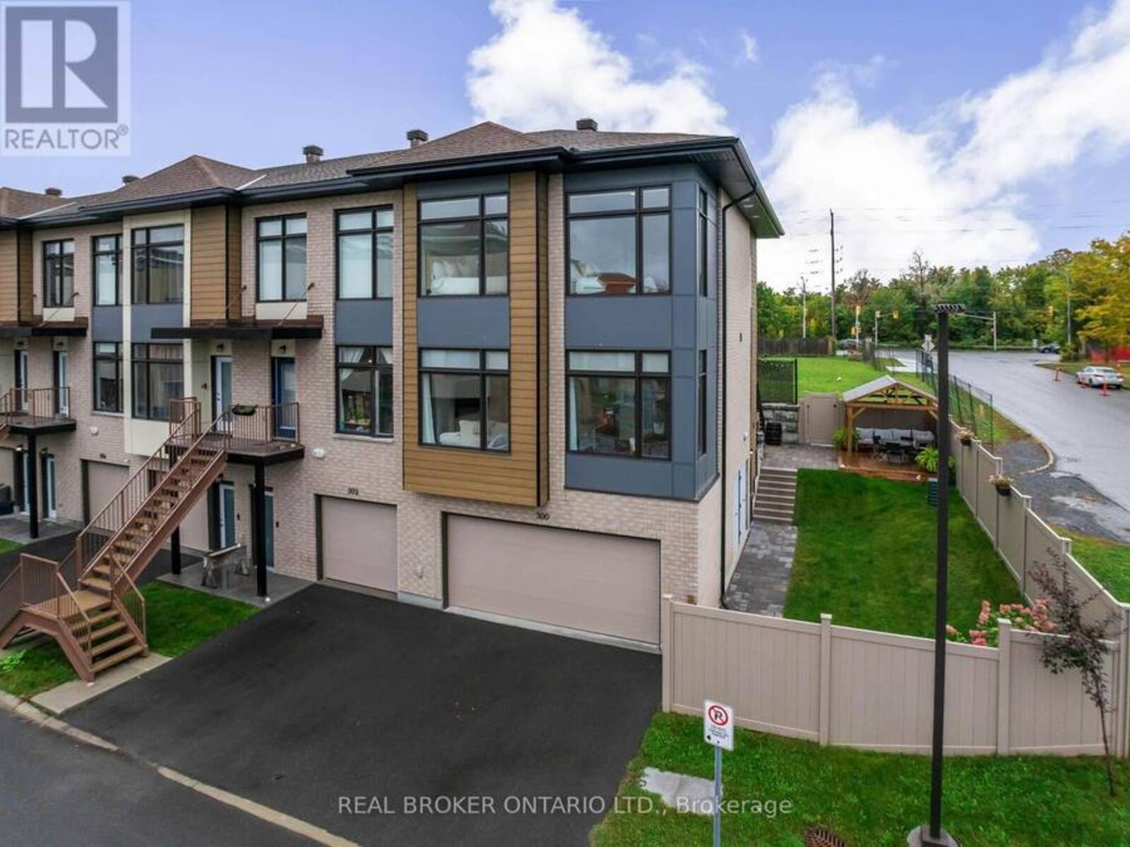 300 FOLIAGE PRIVATE, Ottawa, Ontario K2H 0C5