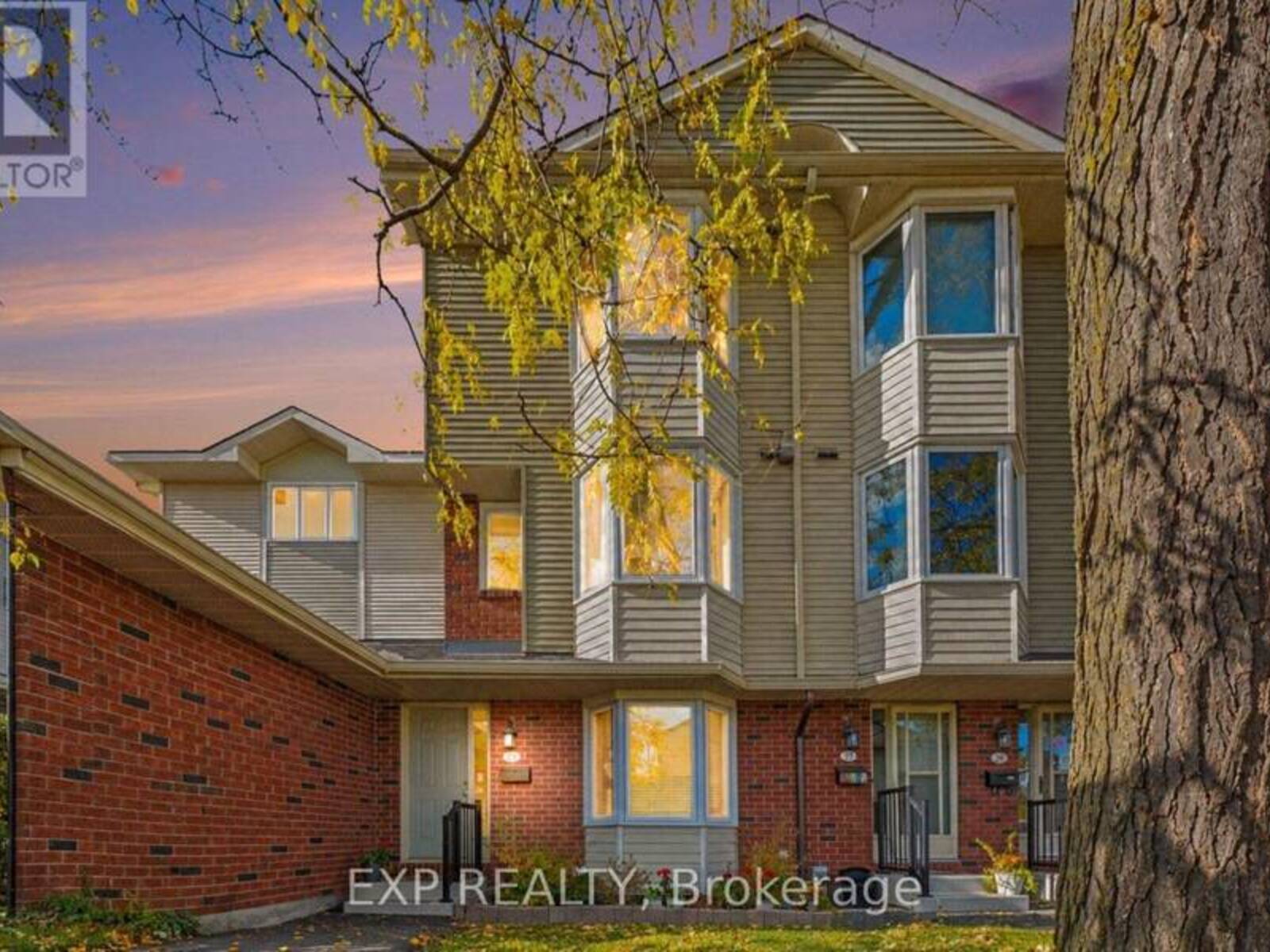 23 - 25 HAXBY PRIVATE, Ottawa, Ontario K1T 3B5
