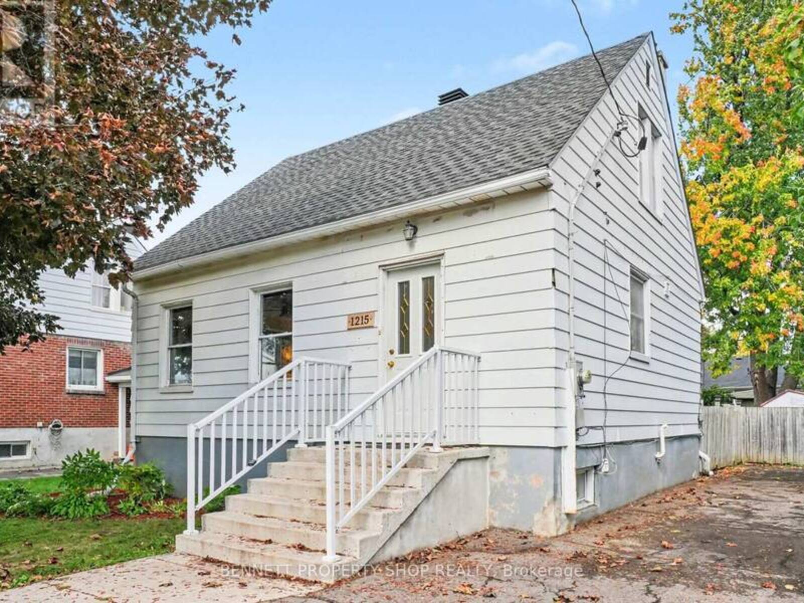 1215 ERIE AVENUE, Ottawa, Ontario K1V 6G5