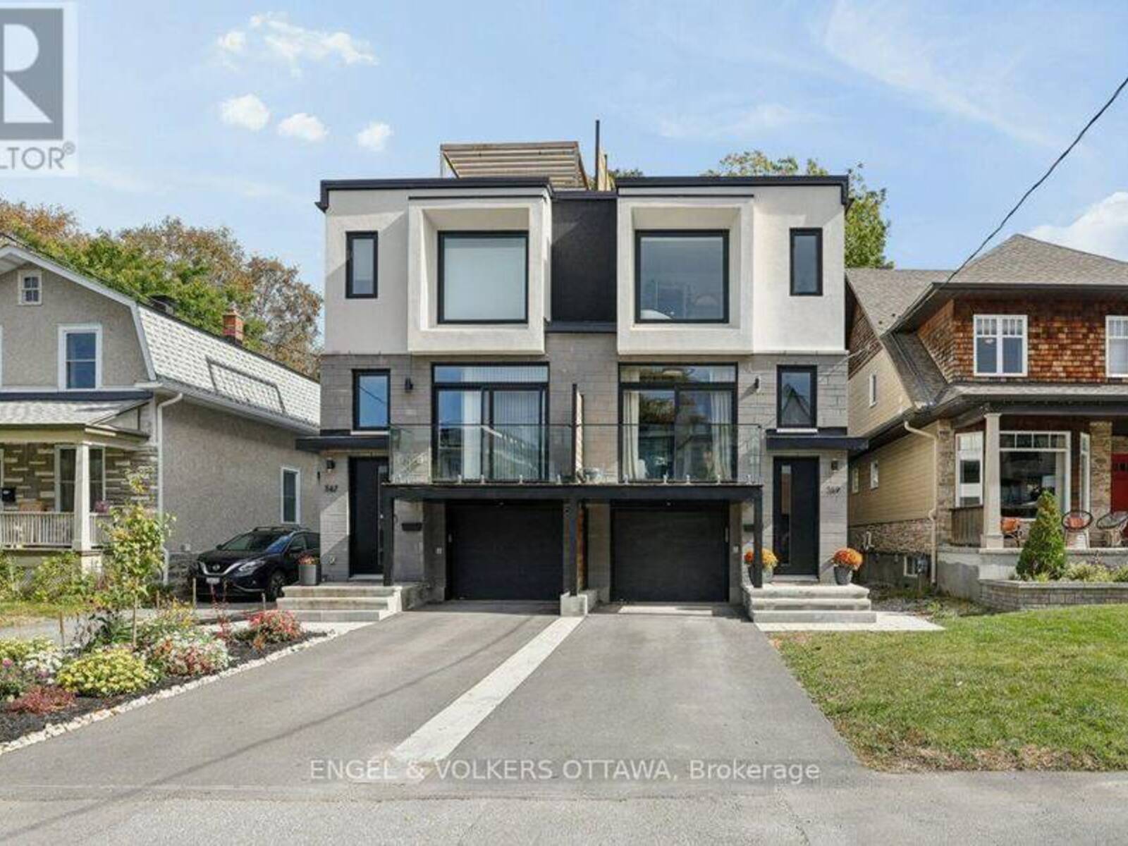 569 EDISON AVENUE, Ottawa, Ontario K2A 1V5