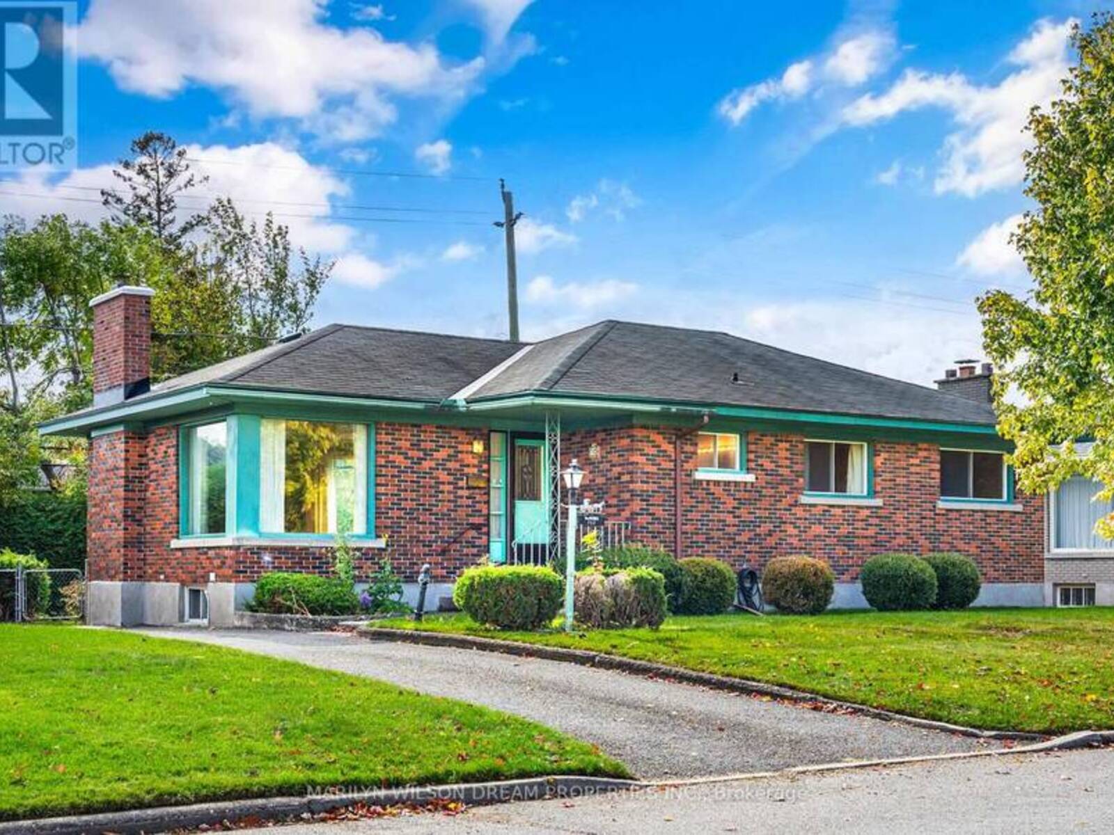 742 CORK STREET, Ottawa, Ontario K1G 1X9