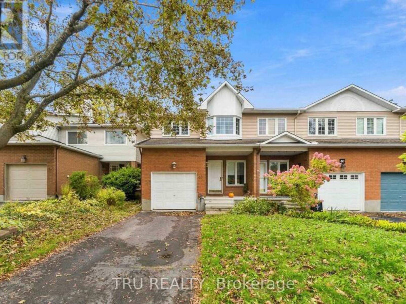62 HUNTER'S GLEN CRESCENT, Ottawa, Ontario K1T 3P9