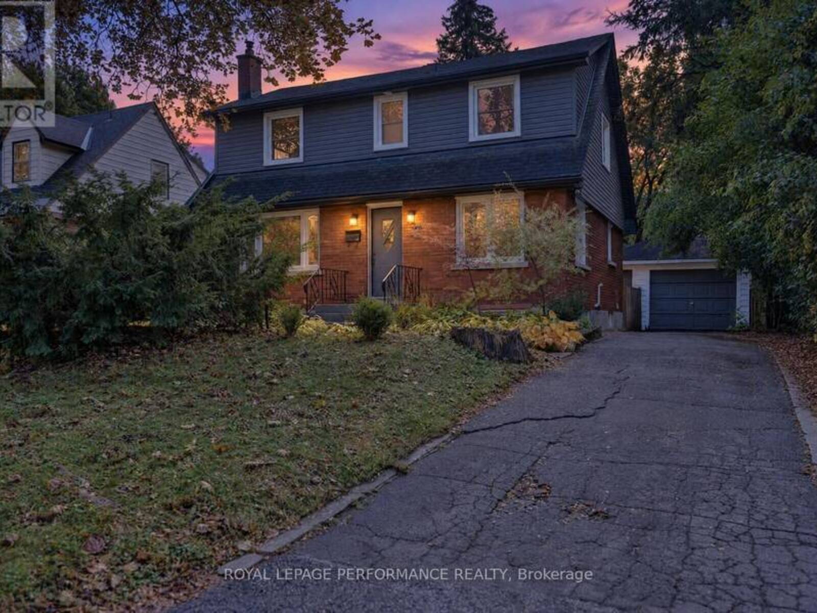 140 BEGONIA AVENUE, Ottawa, Ontario K1H 6E4