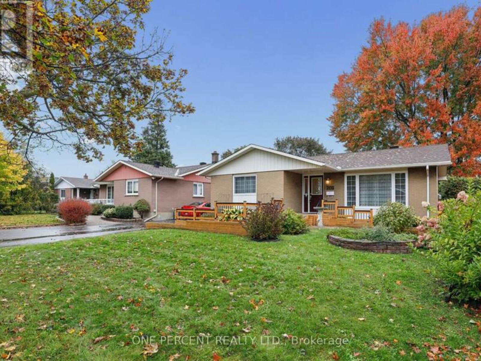703 TROJAN AVENUE, Ottawa, Ontario K1K 2P1